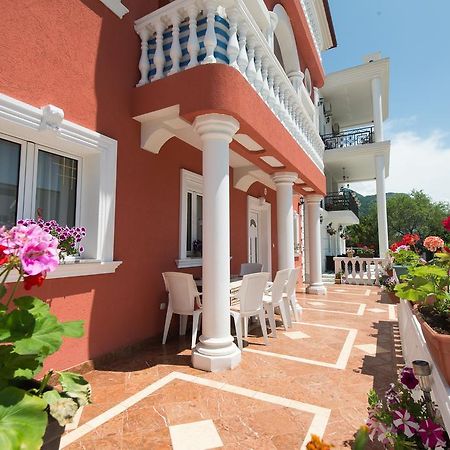 Hotel Wellness & Spa Angelo Gabriel Petrovac Bagian luar foto