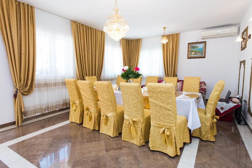 Hotel Wellness & Spa Angelo Gabriel Petrovac Bagian luar foto