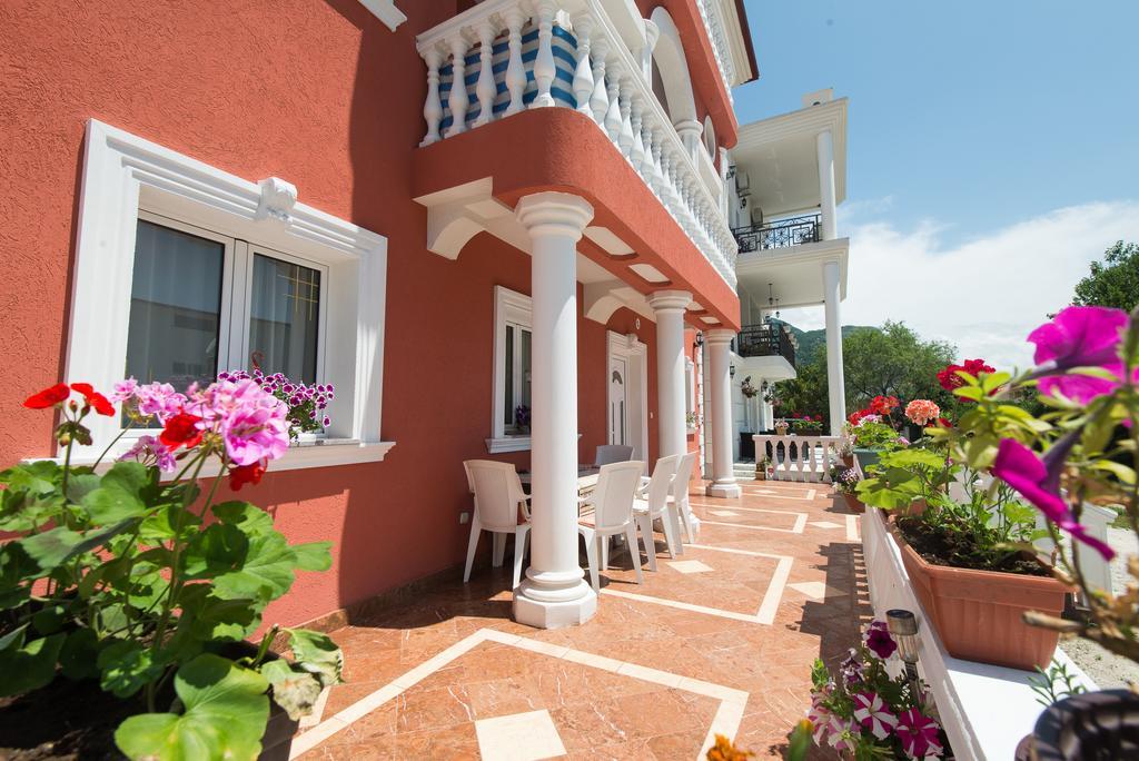 Hotel Wellness & Spa Angelo Gabriel Petrovac Bagian luar foto
