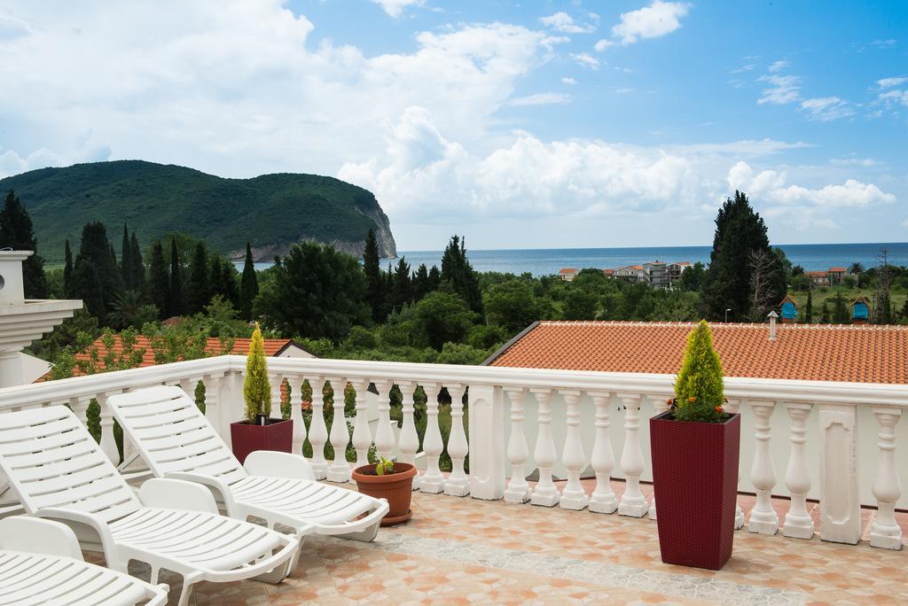Hotel Wellness & Spa Angelo Gabriel Petrovac Bagian luar foto