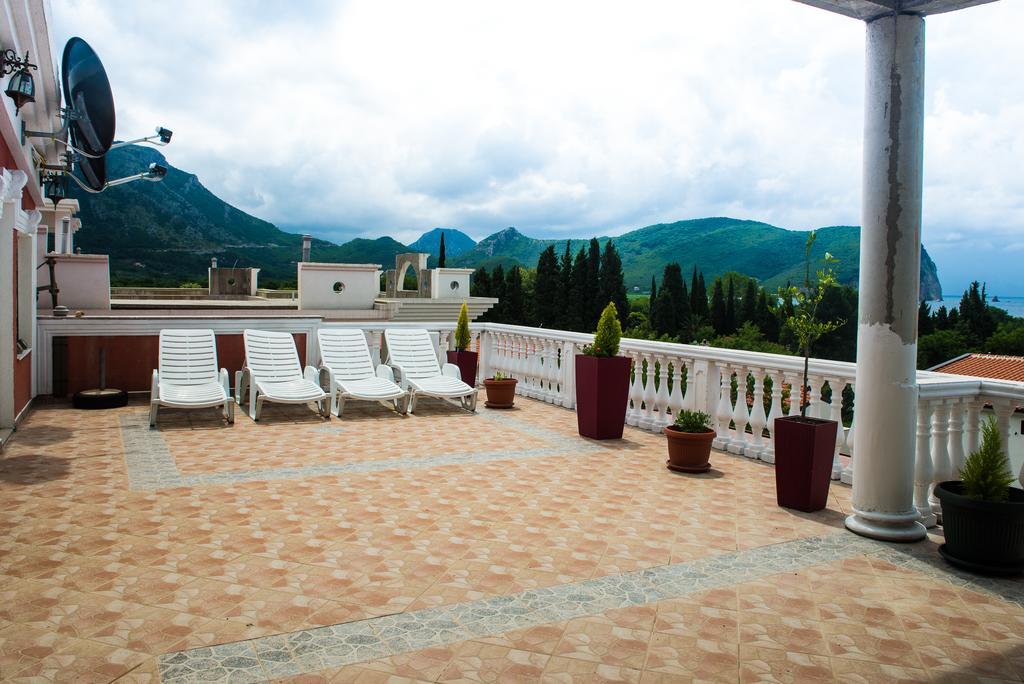 Hotel Wellness & Spa Angelo Gabriel Petrovac Bagian luar foto