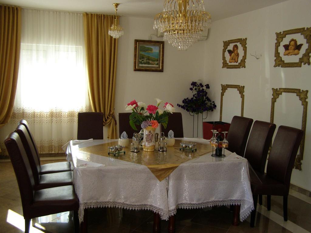 Hotel Wellness & Spa Angelo Gabriel Petrovac Ruang foto