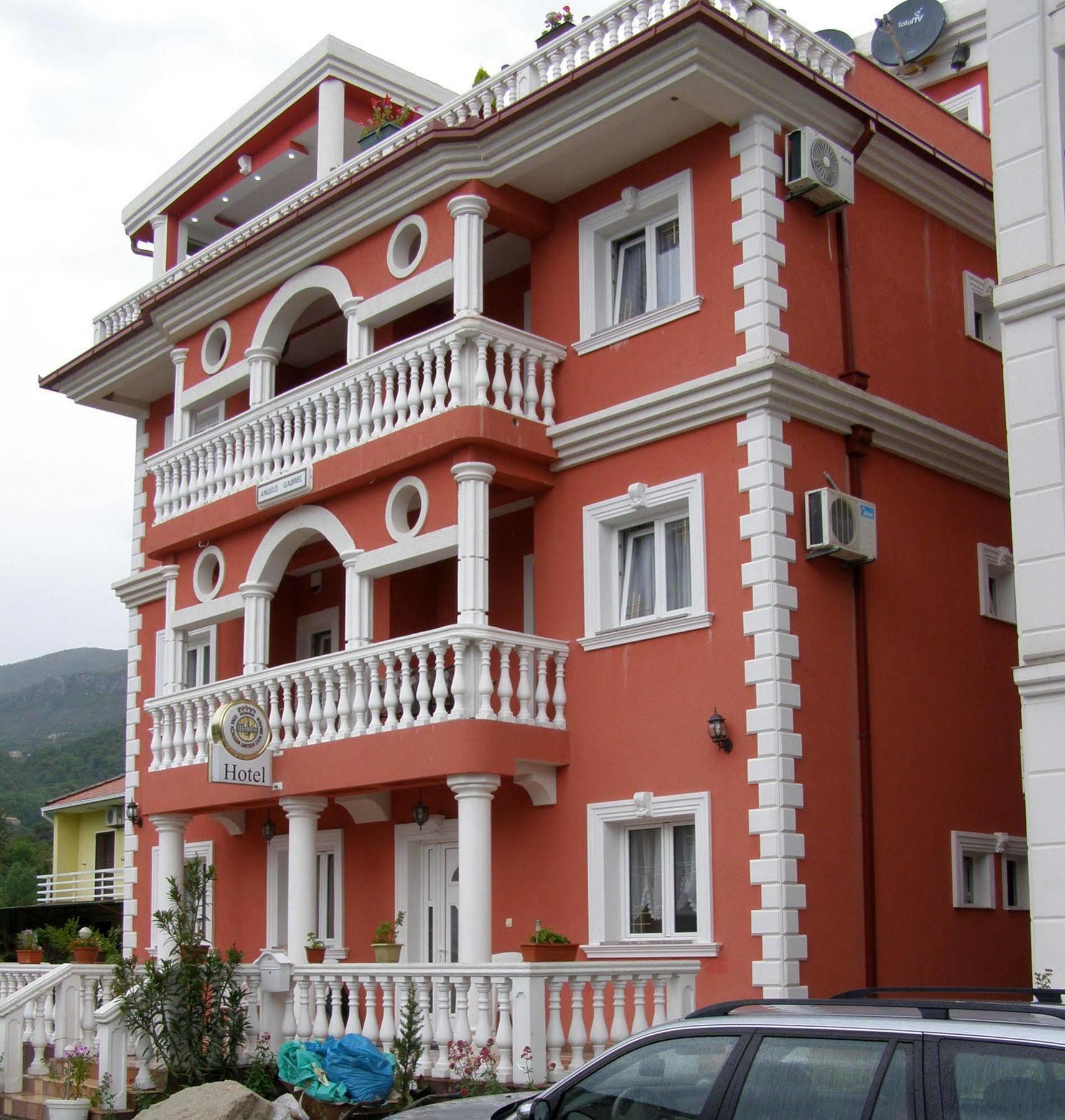 Hotel Wellness & Spa Angelo Gabriel Petrovac Bagian luar foto