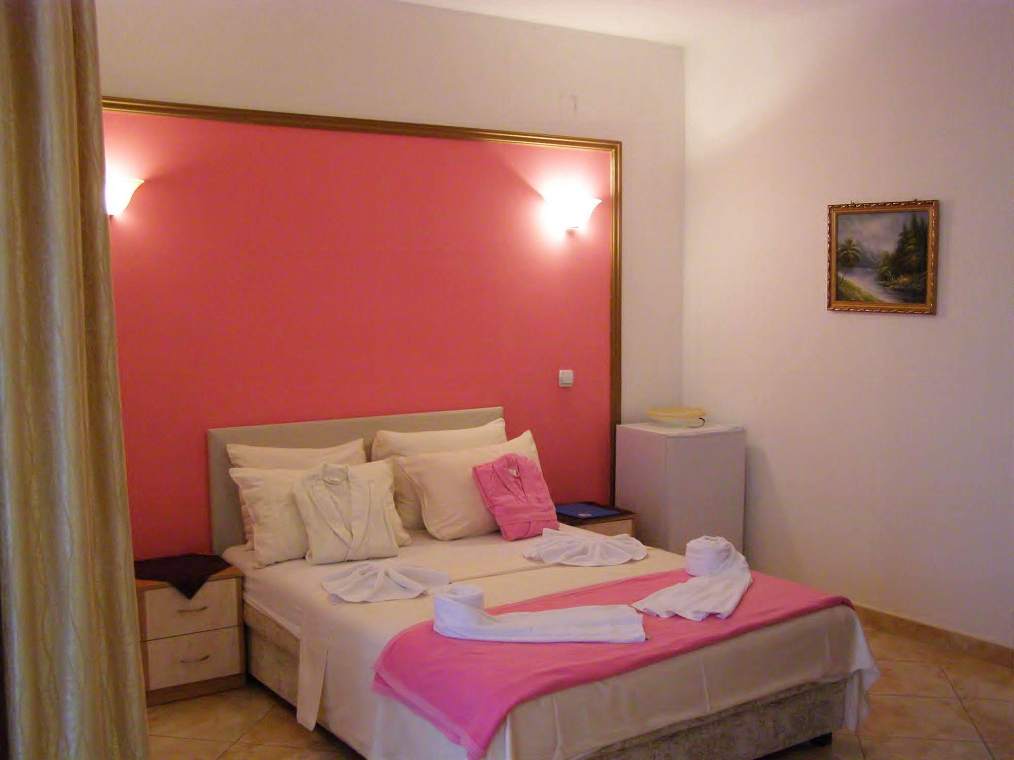 Hotel Wellness & Spa Angelo Gabriel Petrovac Bagian luar foto