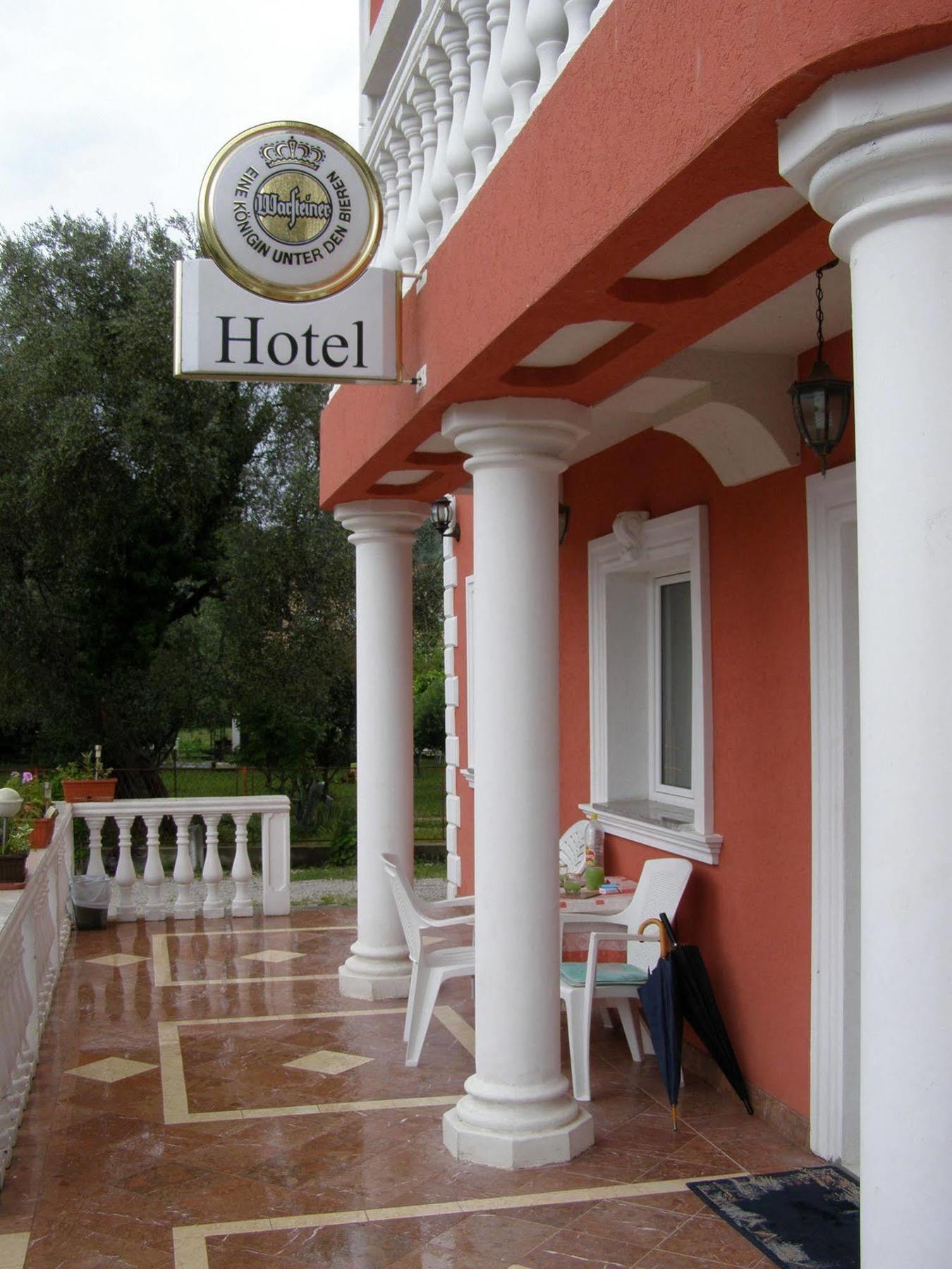 Hotel Wellness & Spa Angelo Gabriel Petrovac Bagian luar foto