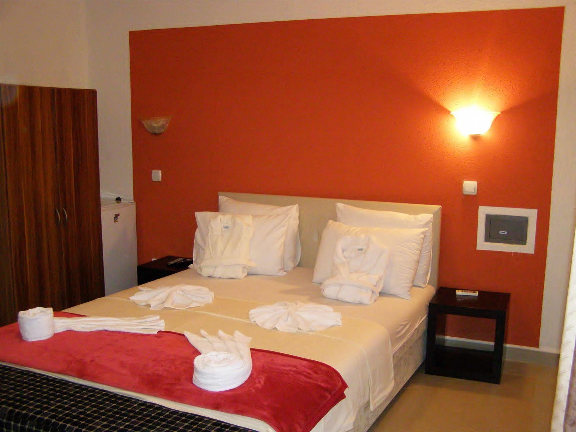 Hotel Wellness & Spa Angelo Gabriel Petrovac Bagian luar foto