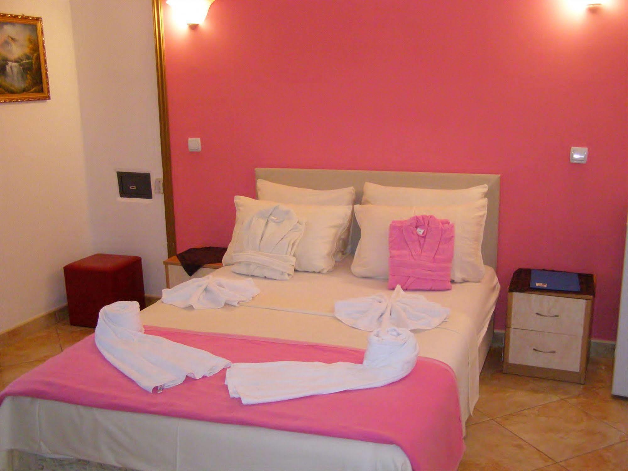 Hotel Wellness & Spa Angelo Gabriel Petrovac Bagian luar foto
