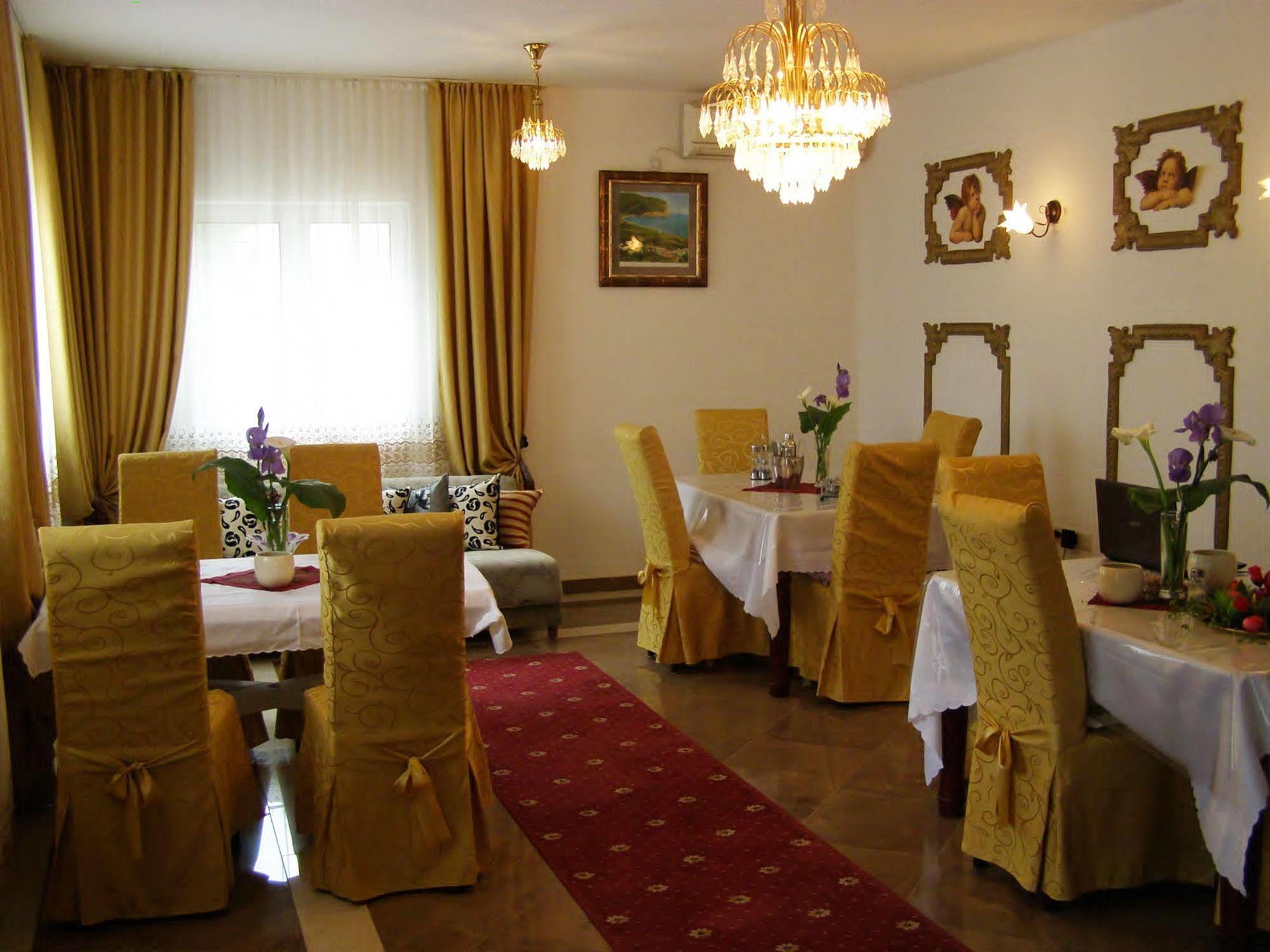 Hotel Wellness & Spa Angelo Gabriel Petrovac Bagian luar foto
