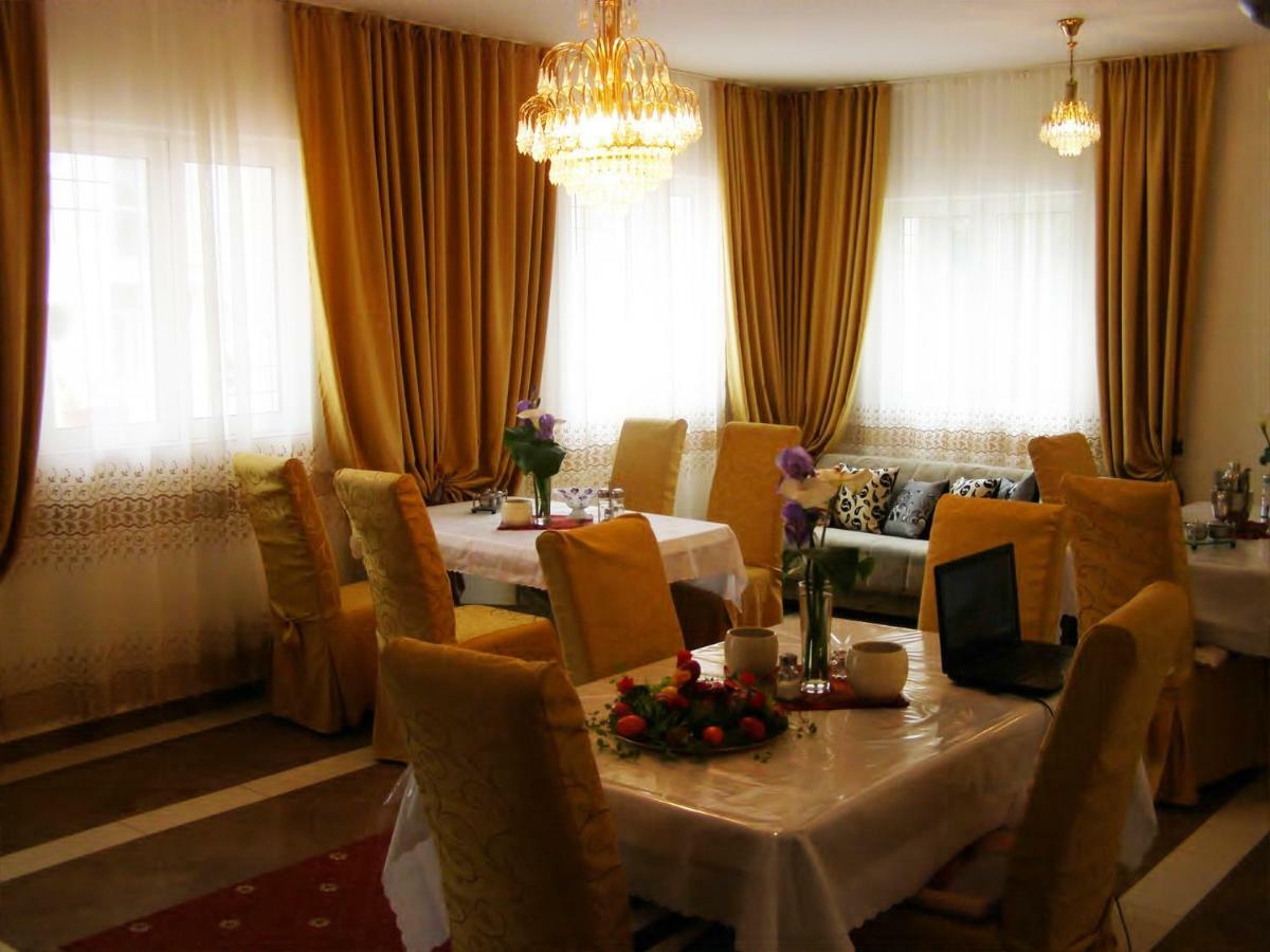 Hotel Wellness & Spa Angelo Gabriel Petrovac Bagian luar foto